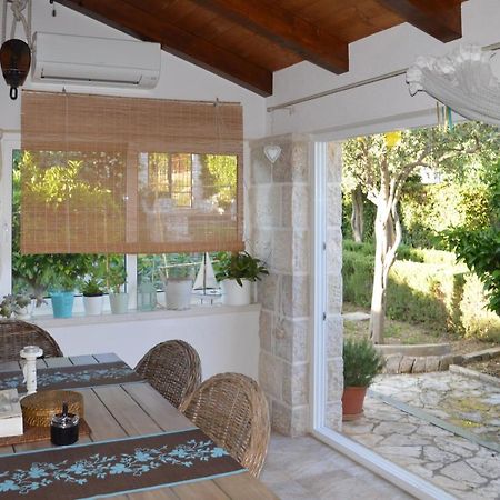 Issa Holiday Home - 3 Min Walk To Beach Kaštela Eksteriør billede