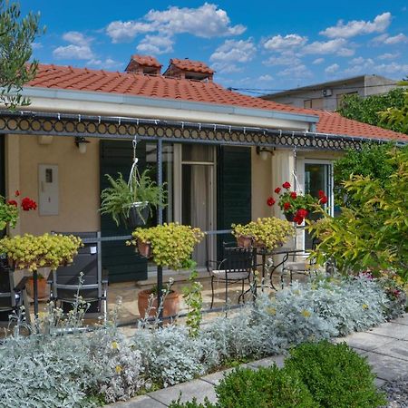 Issa Holiday Home - 3 Min Walk To Beach Kaštela Eksteriør billede