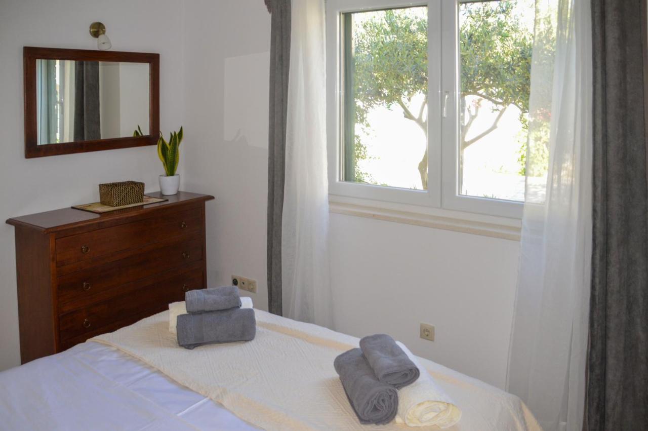 Issa Holiday Home - 3 Min Walk To Beach Kaštela Eksteriør billede