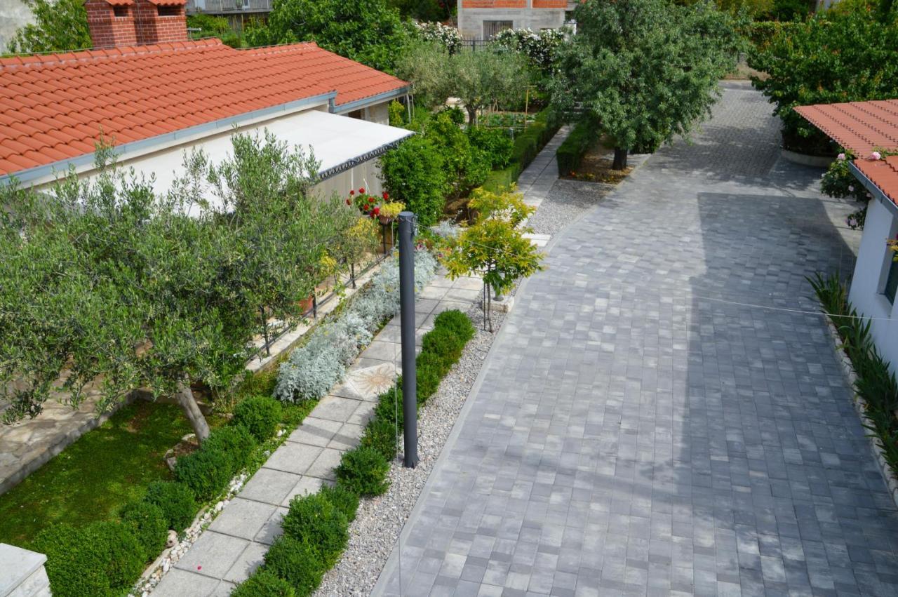 Issa Holiday Home - 3 Min Walk To Beach Kaštela Eksteriør billede